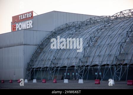 Milano, Italia - marzo 3 2022 - veduta esterna dell'arena Teatro Repower di Assago Milano Foto Stock