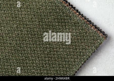 sfondo testurizzato o carta da parati da tessuto ruvido di colore verde calce e uno spazio vuoto. Foto Stock