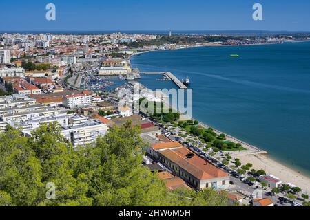 Setubal visto dal castello di Sao Filipe, Setubal, Costa di Lisbona, Portogallo Foto Stock