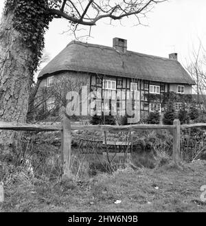 Redlands, Keith Richards casa in Sussex e scena del famigerato droga busto su di lui e il compagno Rolling Stone Mick Jagger 12 febbraio 1967 Foto Stock