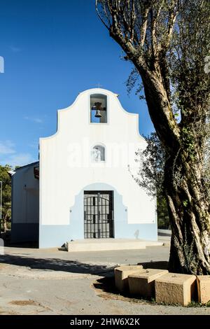 La Nucia, Alicante, Spagna- 28 novembre 2021: Facciata cappella San Vicente Ferrer in el Cautivador Foto Stock