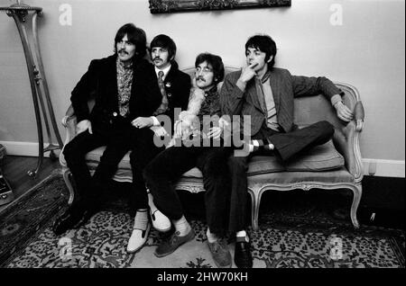 Premere lancio di "gt. Pepper's Lonely Hearts Club Band' l'ottavo album in studio dei Beatles Maggio 1967. Nella foto di casa a Chalep St. Belgravia Londra da sinistra a destra: George Harrison, Ringo Starr, John Lennon e Paul McCartney. Maggio 1967. Foto Stock