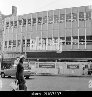 Nuovo BHS locale in Broad Street, Reading, Berkshire. 24th giugno 1967. Foto Stock