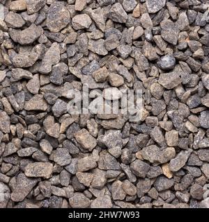 cumulo di ghiaia, pietre di granito frantumate prodotte commercialmente, piccolo frammento di roccia preso dall'alto, fondo materiale Foto Stock