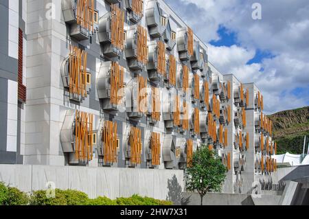 Architettura moderna del Parlamento scozzese, Holyrood, Edimburgo, Lothian, Scozia, Regno Unito Foto Stock