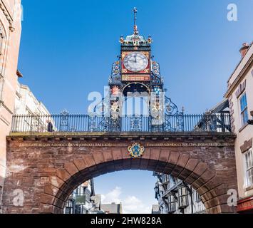 Eastgate Clock a Chester, Cheshire, Inghilterra, si trova sul muro della città, Foto Stock