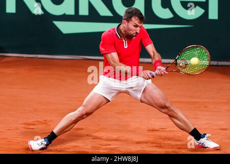 L'Aia, Paesi Bassi. 04th Mar 2022. DEN HAAG, PAESI BASSI - 4 MARZO: Steven Diez del Canada gioca un backhand nella sua partita singola contro Tallon Griekspoor dei Paesi Bassi durante il 2022 Davis Cup Qualifier tra Paesi Bassi e Canada allo Sportcampus Zuiderpark il 4 marzo 2022 a Den Haag, Paesi Bassi (Foto di Andre Weening/Orange Pictures) credito: Orange Pics BV/Alamy Live News Foto Stock