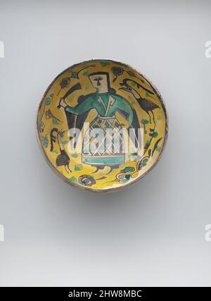 Arte ispirata da due ciotole con figure e una piastra con i piedi con uccelli, 10th secolo, scavato in Iran, Nishapur, Earthenware; Decorazione policroma con smalto trasparente (vetreria), H. 3 5/8" (9,2 cm), Ceramica, comune tra le ciotole di ciotola che raffigurano figure umane sono quelle, opere classiche modernizzate da Artotop con un tuffo di modernità. Forme, colore e valore, impatto visivo accattivante sulle emozioni artistiche attraverso la libertà delle opere d'arte in modo contemporaneo. Un messaggio senza tempo che persegue una nuova direzione selvaggiamente creativa. Artisti che si rivolgono al supporto digitale e creano l'NFT Artotop Foto Stock