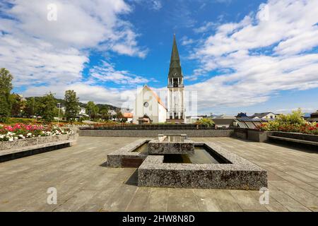 La Cattedrale di Molde (in norvegese: Molde domkirke) è una cattedrale della Chiesa di Norvegia, situata nel comune di Molde, nella contea di Moere og Romsdal, in Norvegia. È loc Foto Stock