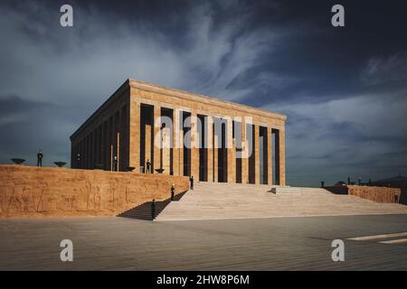 Ankara, Turchia - 09 novembre 2021: Anitkabir e soldati in guardia. Scatto editoriale ad Ankara. Foto Stock