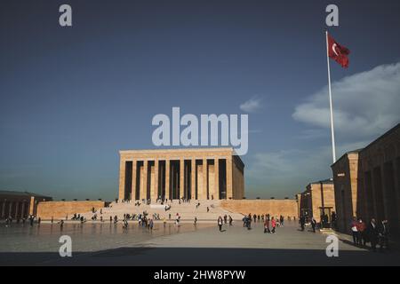 Ankara, Turchia - 09 novembre 2021: Anitkabir e visitatori. Scatto editoriale ad Ankara. Foto Stock