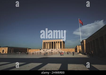 Ankara, Turchia - 09 novembre 2021: Anitkabir e visitatori. Scatto editoriale ad Ankara. Foto Stock