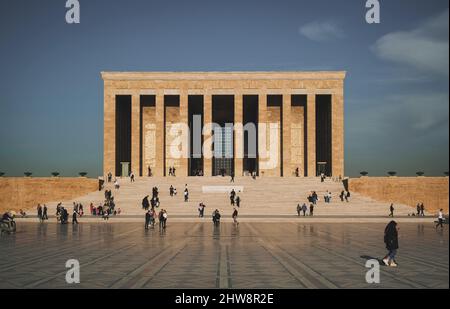 Ankara, Turchia - 09 novembre 2021: Vista frontale di Anitkabir. Scatto editoriale ad Ankara. Foto Stock