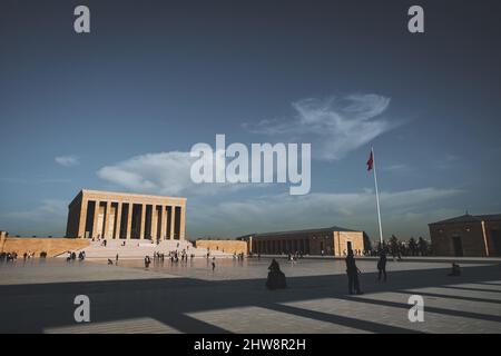 Ankara, Turchia - 09 novembre 2021: Anitkabir e visitatori. Scatto editoriale ad Ankara. Foto Stock