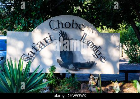 Cartello di benvenuto al Chobe Safari Lodge Hotel a Kasane, Botswana Foto Stock