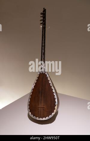 Lo strumento a corde della musica popolare dell'Azerbaigian è il saz. Foto Stock