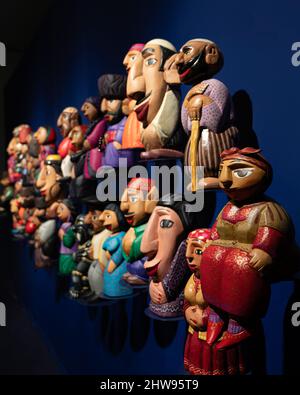 Baku, Azerbaigian - Gennaio 05 2022: Burattini di legno di personaggi diversi Foto Stock