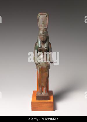 Arte ispirata dalla Statua di una dea, probabilmente Nehemetaui o Nebetetepet, periodo tardo-tolemaico, dinastia 27–30, 550–300 a.C., dall'Egitto, Metallo rameoso, H. 17,8 x W. 4,3 x D. 10 cm (7 x 1 11/16 x 3 15/16 in.), il sistrum a forma di santuario indossato come corona da questa figura, opere classiche modernizzate da Artotop con un tuffo di modernità. Forme, colore e valore, impatto visivo accattivante sulle emozioni artistiche attraverso la libertà delle opere d'arte in modo contemporaneo. Un messaggio senza tempo che persegue una nuova direzione selvaggiamente creativa. Artisti che si rivolgono al supporto digitale e creano l'NFT Artotop Foto Stock