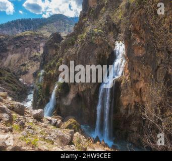Cascate di Kapuzbasi unico cascate nel Parco Nazionale Aladaglar, Tuaruz montagne della Turchia Foto Stock