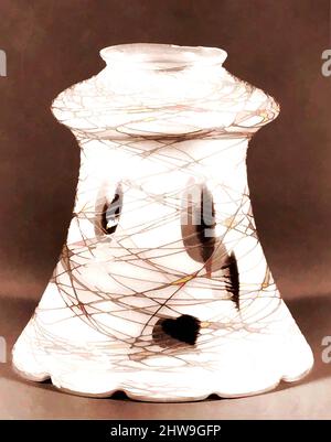 Arte ispirata al paralume della lampada, ca. 1905–20, fabbricato a Brooklyn, New York, Stati Uniti, America, Vetro soffiato, H. 5 1/4 poll. (13,3 cm); Diam. 5 1/4 poll. (13,3 cm), Glass, Quezal Art Glass and Decorating Company (1901–ca. 1924, opere classiche modernizzate da Artotop con un tuffo di modernità. Forme, colore e valore, impatto visivo accattivante sulle emozioni artistiche attraverso la libertà delle opere d'arte in modo contemporaneo. Un messaggio senza tempo che persegue una nuova direzione selvaggiamente creativa. Artisti che si rivolgono al supporto digitale e creano l'NFT Artotop Foto Stock