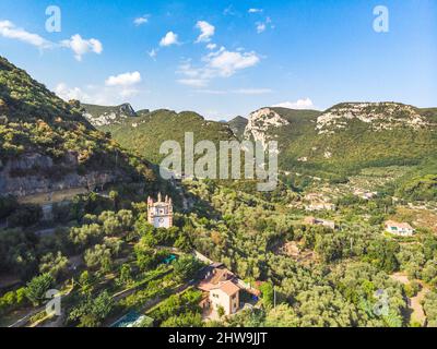 Veduta aerea della Valle di Finalborgo, Liguria, Italia Foto Stock