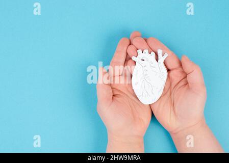 Miocardite malattie cardiache, effetti collaterali delle siringhe di Covid-19, infiammazione del muscolo, trombosi dopo il vaccino Foto Stock