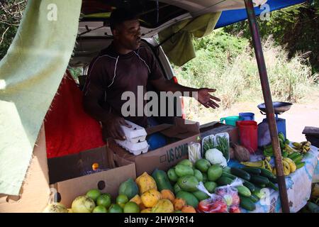 Prickly Bay Grenada l'anse Aux Epines Beach Venditore di frutta e verdura Foto Stock