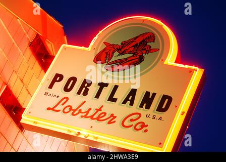 Il brillante neon del cartello Portland Lobster Company Foto Stock