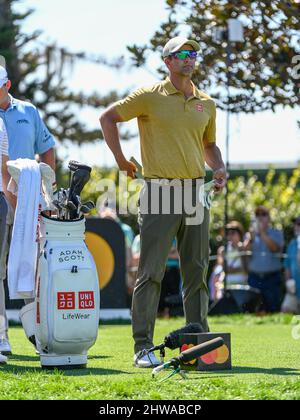 Orlando, Florida, Stati Uniti. 4th Mar 2022. Adam Scott d'Australia sul tee 2nd durante l'azione di golf di 2nd round dell'Arnold Palmer Invitational presentato da Mastercard tenuto all'Arnold Palmer's Bay Hill Club & Lodge in Orlando, Florida. Romeo T Guzman/CSM/Alamy Live News Foto Stock