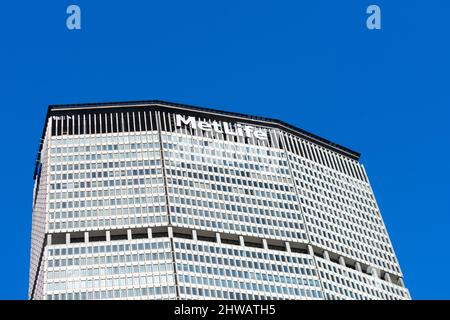 Segno MetLife, logo sulla facciata esterna del Metropolitan Life Insurance Company edificio al 200 Park Avenue - New York, USA, 2022 Foto Stock