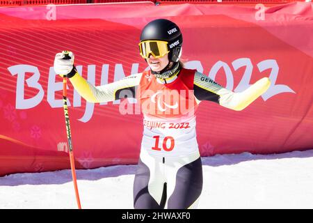 Pechino, Cina. 05th Mar 2022. Paralimpiadi, Para Alpine Sci, Donne, discesa in piedi presso il National Alpine Ski Center: Termina Andrea Rothfuss dalla Germania. Credit: Christoph Soeder/dpa/Alamy Live News Foto Stock