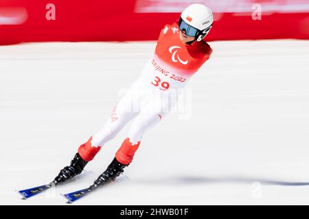 Pechino, Cina. 05th Mar 2022. Paralimpiadi, Para Alpine Sci, Men, Downhill seduta al National Alpine Ski Center: Termina Hongsheng Sun dalla Cina. Credit: Christoph Soeder/dpa/Alamy Live News Foto Stock