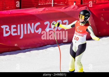 Pechino, Cina. 05th Mar 2022. Paralimpiadi, Para Alpine Sci, Donne, discesa in piedi presso il National Alpine Ski Center: Termina Andrea Rothfuss dalla Germania. Credit: Christoph Soeder/dpa/Alamy Live News Foto Stock