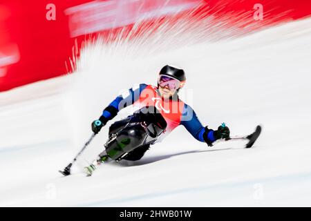 Pechino, Cina. 05th Mar 2022. Paralimpiadi, Para Alpine Sci, Men, Downhill seduta al National Alpine Ski Centre: Akira Kano dal Giappone finisce. Credit: Christoph Soeder/dpa/Alamy Live News Foto Stock