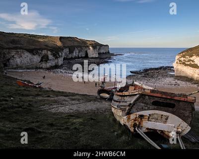 North Landing Bay barche da pesca con foto di matrimonio, Flamborough Head, East Riding of Yorkshire, Foto Stock