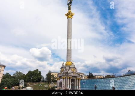 Kiev, Ucraina - 17 agosto 2016: Monumento a Piazza Indipendenza (Maidan) a Kiev Foto Stock