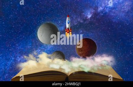 Astronomia libro magico per bambini, libro magico aperto con pianeti e navi spaziali. Sfondo con via lattiginosa Foto Stock