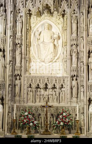 National Cathedral, Washington, DC, USA. Cristo in Maestà sopra l'altare maggiore. Scultore Walter Hancock. Falchi di pietra Roger Morigi e Frank Zic. Te Foto Stock