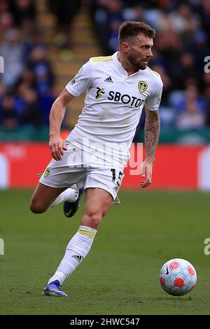 Leicester, Regno Unito. 05th Mar 2022. Stuart Dallas di Leeds si è Unito in azione durante il gioco. Premier League Match, Leicester City contro Leeds Utd al King Power Stadium di Leicester, Inghilterra sabato 5th marzo 2022. Questa immagine può essere utilizzata solo a scopo editoriale. Solo per uso editoriale, licenza richiesta per uso commerciale. Nessun uso in scommesse, giochi o un singolo club/campionato/player pubblicazioni. pic di Steffan Bowen/Andrew Orchard sport fotografia/Alamy Live news credito: Andrew Orchard sport fotografia/Alamy Live News Foto Stock