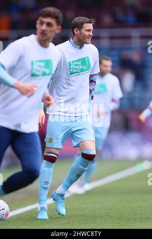 BURNLEY, REGNO UNITO. MAR 5th Wout Weghorst di Burnley si riscalda prima della partita della Premier League tra Burnley e Chelsea a Turf Moor, Burnley sabato 5th marzo 2022. (Credit: Pat Scaasi | MI News) Credit: MI News & Sport /Alamy Live News Foto Stock