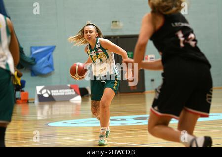 Londra, Regno Unito. 05th Mar 2022. Brahe Ashton (1 Nottingham Wildcats) con la palla, durante il WBBL Trophy - semi finale 1st gamba fixture tra London Lions e Nottingham Wildcats presso l'Università di East London - Londra, Inghilterra. Credit: SPP Sport Press Photo. /Alamy Live News Foto Stock