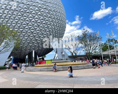 Orlando, FL USA- 27 Aprile 2021: Il giro della Terra di Spaceship a EPCOT nel Walt Disney World di Orlando, Florida. Foto Stock