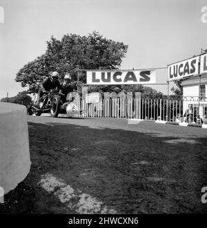 Sport: Motociclismo: Isola di Man TT Racing 500 CC Side Car Class. Giugno 1969 Z12573 Foto Stock