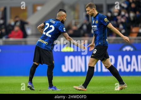 Milano, Italia. 04th Mar 2022. Arturo Vidal (22) di Inter ha visto nella serie un incontro tra Inter e Salernitana a Giuseppe Meazza a Milano. (Photo Credit: Gonzales Photo/Alamy Live News Foto Stock