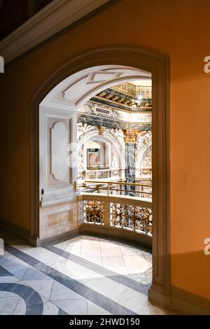 Vienna, Austria - 17 luglio 2021: Il caffè all'interno del Kunsthistorisches Museum di Vienna o Museum of Art History. Foto Stock