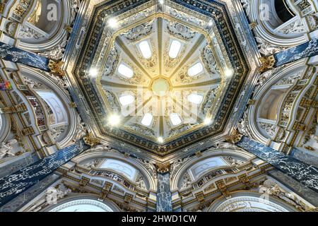 Vienna, Austria - 17 luglio 2021: Il caffè all'interno del Kunsthistorisches Museum di Vienna o Museum of Art History. Foto Stock