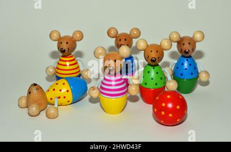 Mouse Skittles set di sei con palla su sfondo semplice Foto Stock