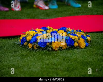 Wimbledon, Londra, Regno Unito. 05th Mar 2022. Una corona per l'Ucraina è posta prima della partita tra Chelsea Women e Manchester City Women nella finale di fa Women's Continental Tires League Cup 2022 al Cherry Red Records Stadium, Plow Lane, Wimbledon il 5th marzo 2022 Claire Jeffrey/SPP Credit: SPP Sport Press Photo. /Alamy Live News Foto Stock