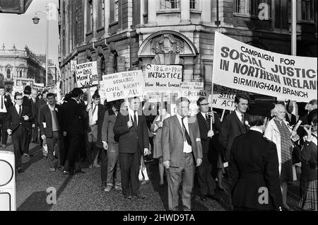 la marcia irlandese per i diritti civili a Victoria Square, Birmingham. 5th ottobre 1969. Foto Stock