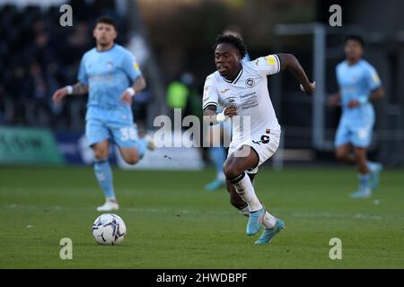 Swansea, Regno Unito. 05th Mar 2022. Michael Obafemi di Swansea City (9) in azione. EFL Skybet Championship Match, Swansea City / Coventry City allo Stadio Swansea.com di Swansea sabato 5th marzo 2022. Questa immagine può essere utilizzata solo a scopo editoriale. Solo per uso editoriale, licenza richiesta per uso commerciale. Nessun uso in scommesse, giochi o un singolo club/campionato/player pubblicazioni. pic di Andrew Orchard/Andrew Orchard sport fotografia/Alamy Live news credito: Andrew Orchard sport fotografia/Alamy Live News Foto Stock